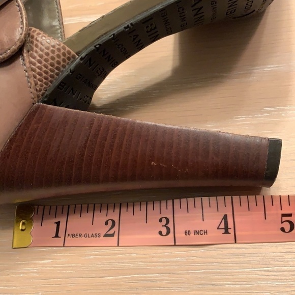 Womens Gianni Bini 4.5 inch heels, textured fabric, very good condition Size 8.5 - Picture 5 of 9